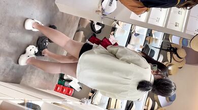 商场偷拍美女裙底风光精品极品学生妹无内贴逼拍摄鼓鼓的馒头鲍鱼